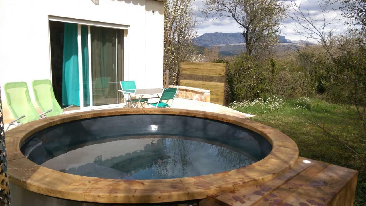 Spa Cabanon De Charme - Le Garagai Meyreuil Eksteriør bilde
